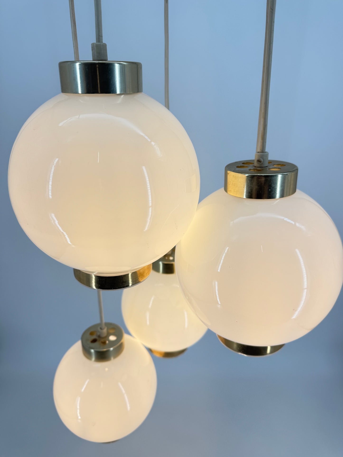 Pendelleuchte, 5x weiße Glaskugeln 60er Jahre