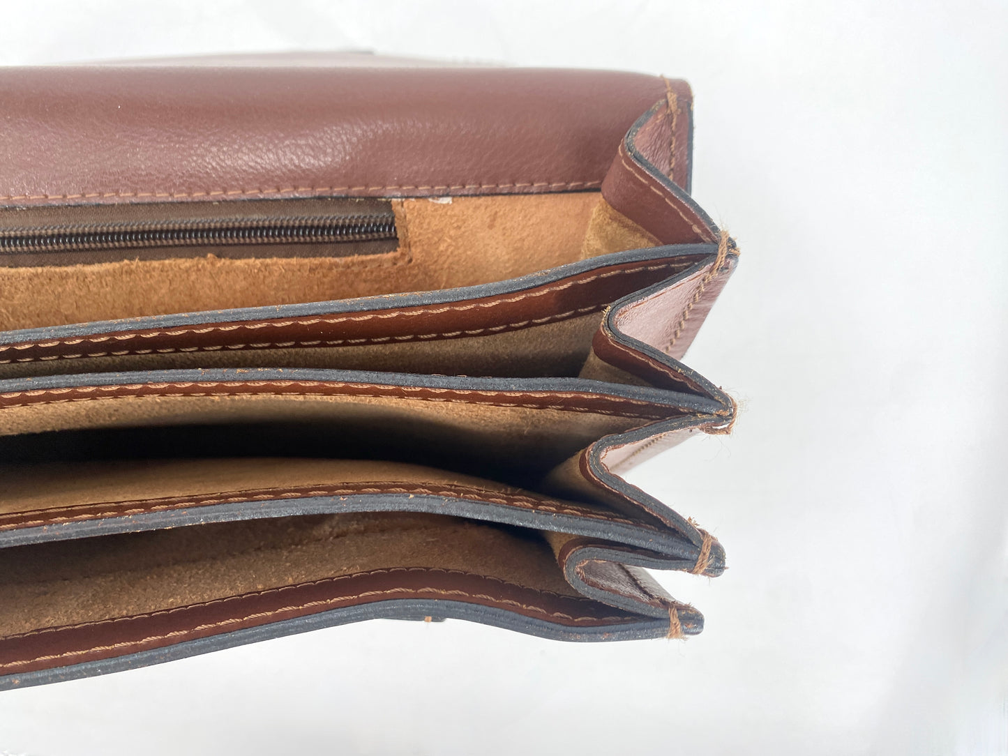Leder- und Aktentasche, hochwertig. Verschliessbar, mit Tragegriff und vielen Taschen.