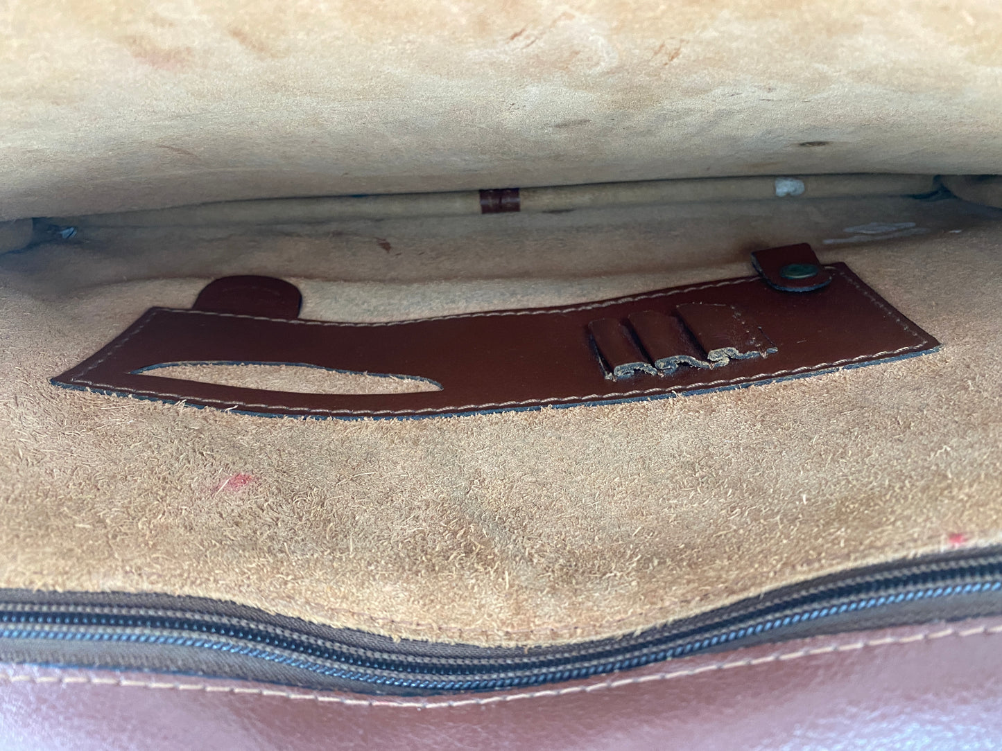 Leder- und Aktentasche, hochwertig. Verschliessbar, mit Tragegriff und vielen Taschen.