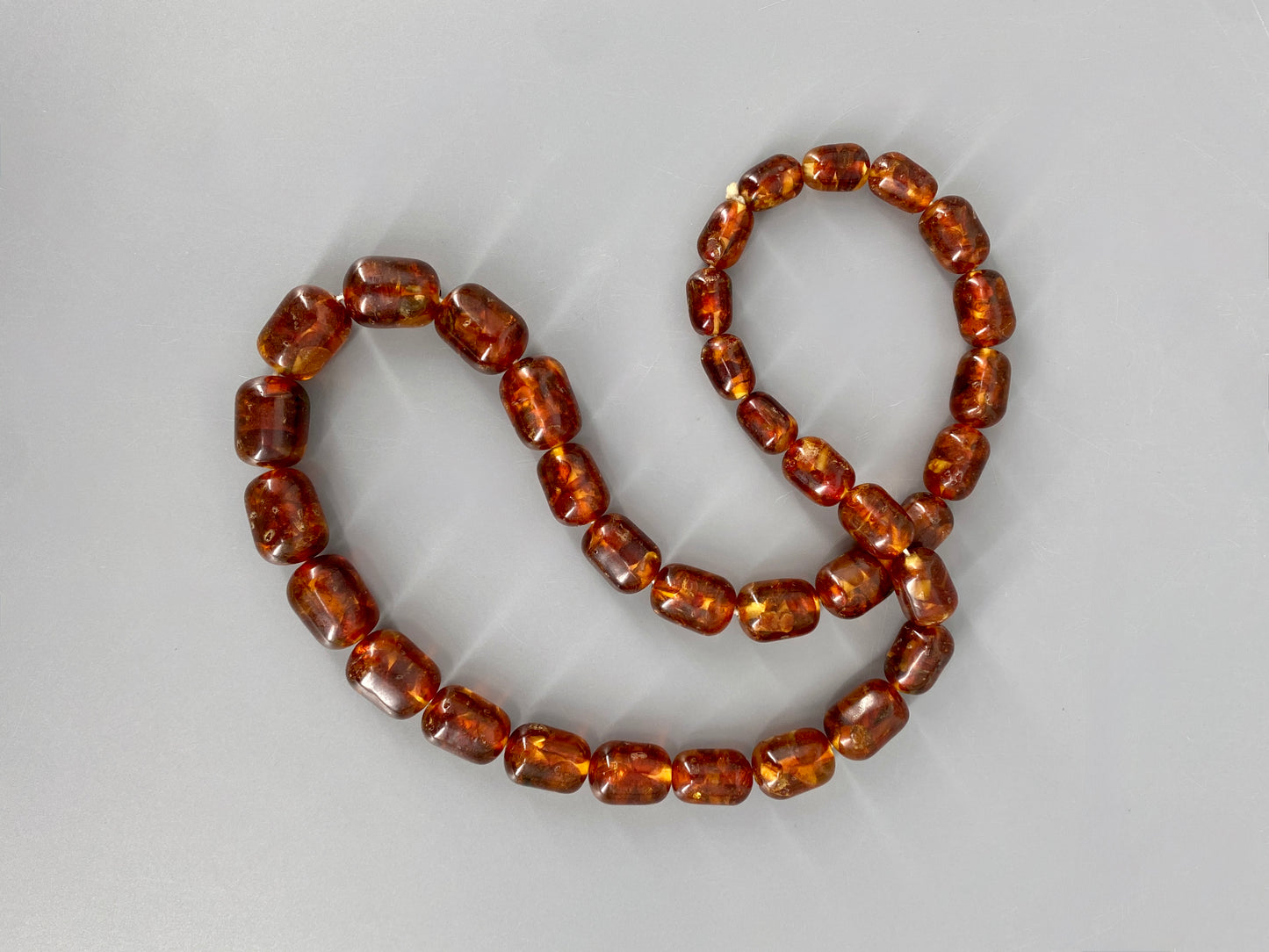Lange Kette aus geschliffenen Bernsteinen, 1950/60er