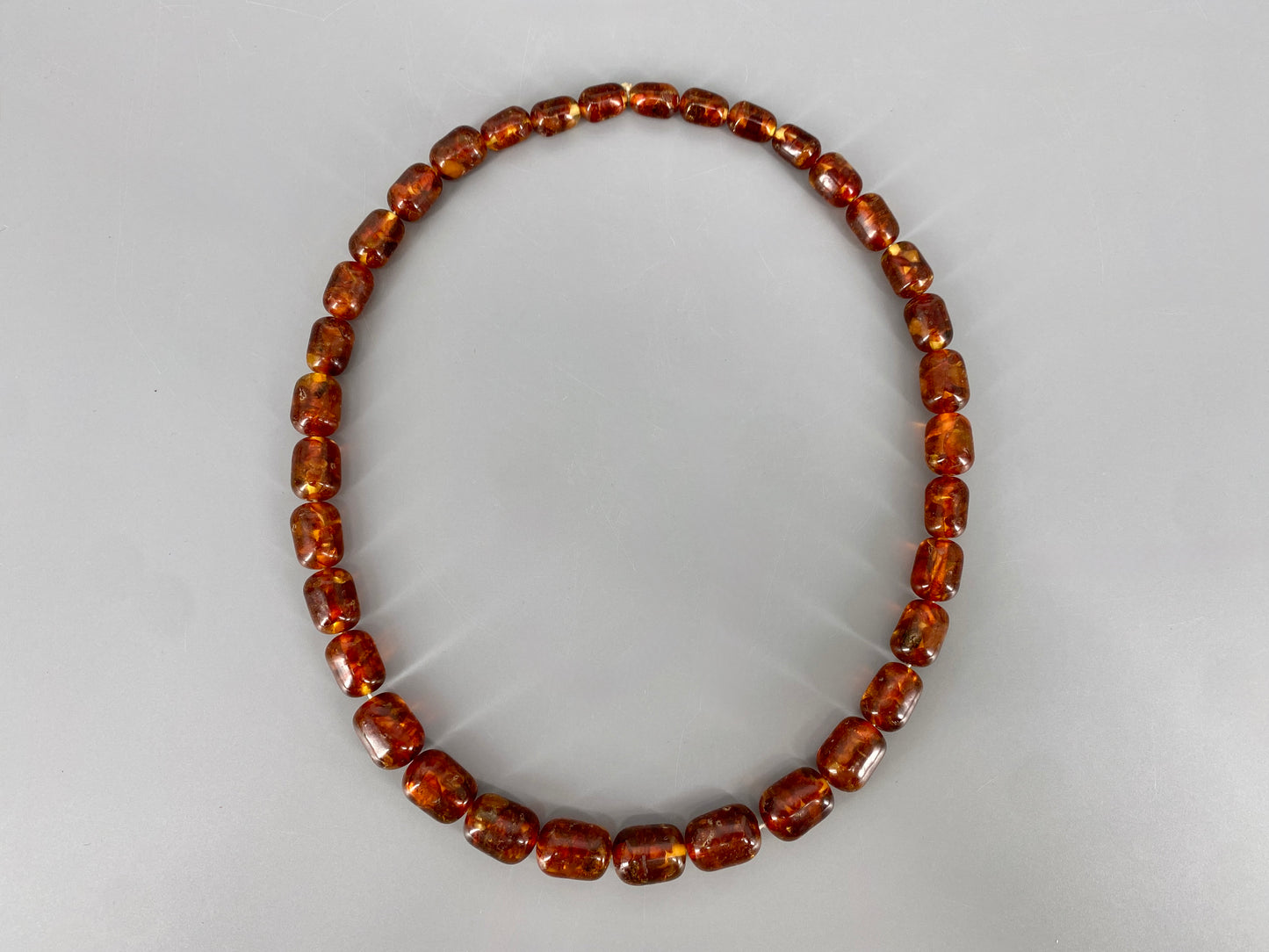 Lange Kette aus geschliffenen Bernsteinen, 1950/60er