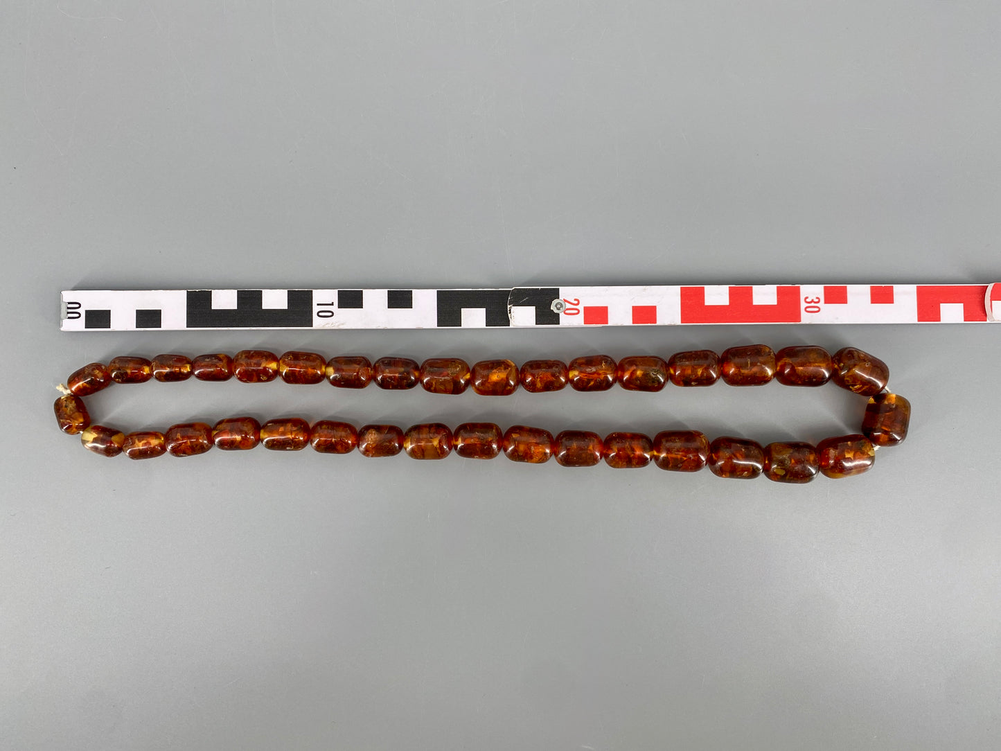 Lange Kette aus geschliffenen Bernsteinen, 1950/60er