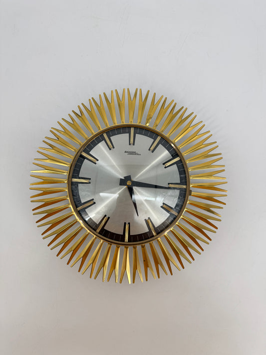 Eine Sunburst Wanduhr von Richter Electric aus Messing, Deutschland 60er Jahre