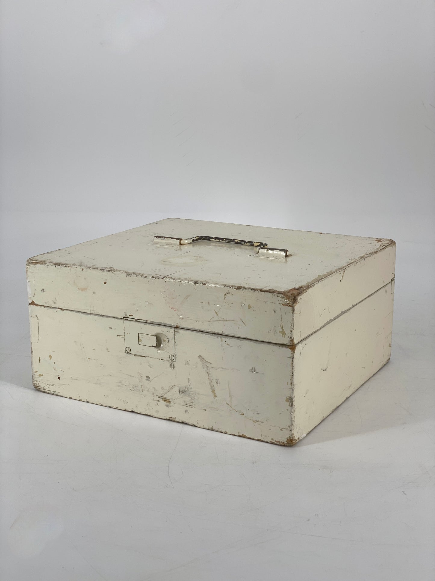 Holzbox mit Unterteilungen, weiß bemalt mit Patina