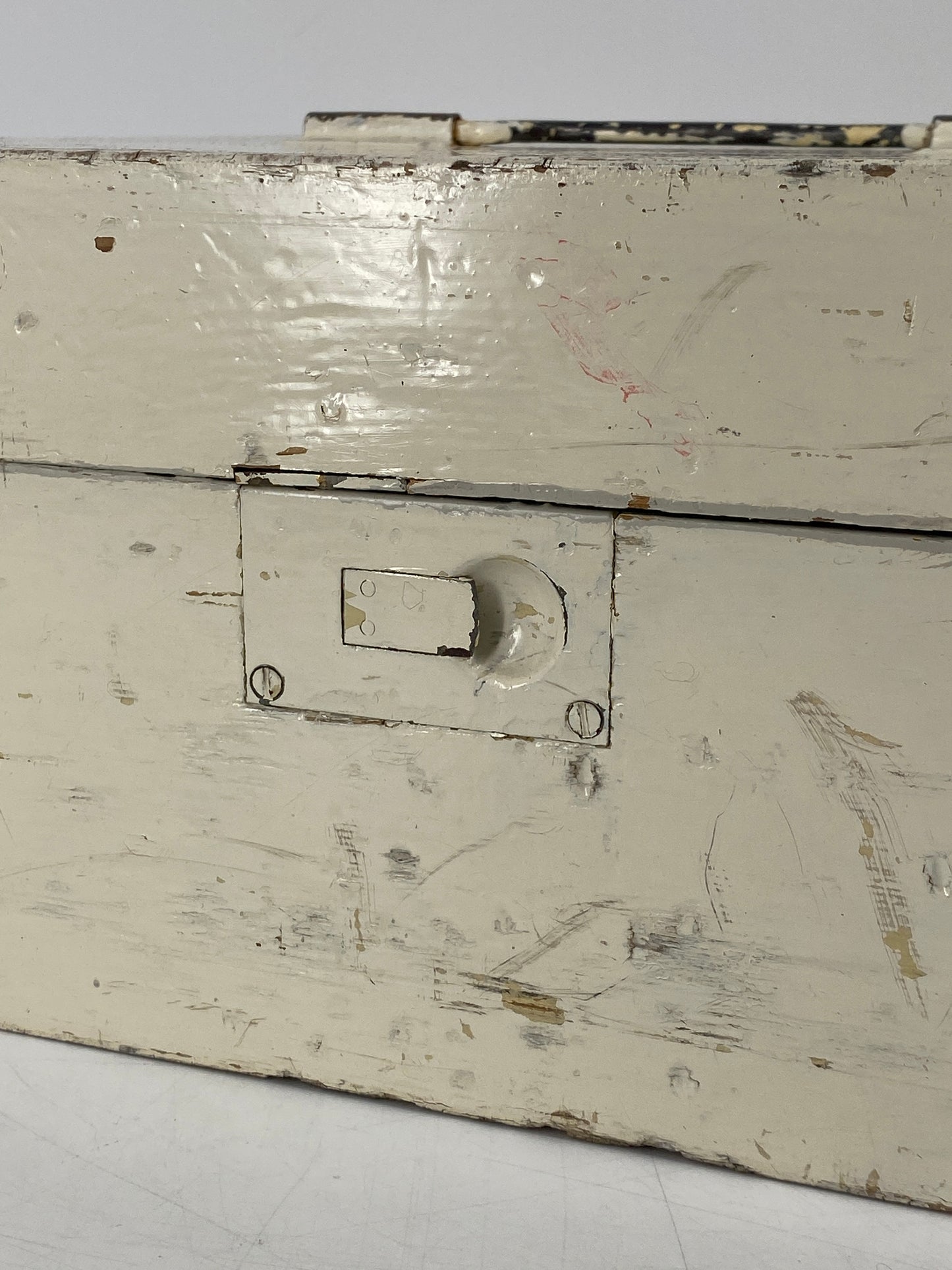 Holzbox mit Unterteilungen, weiß bemalt mit Patina