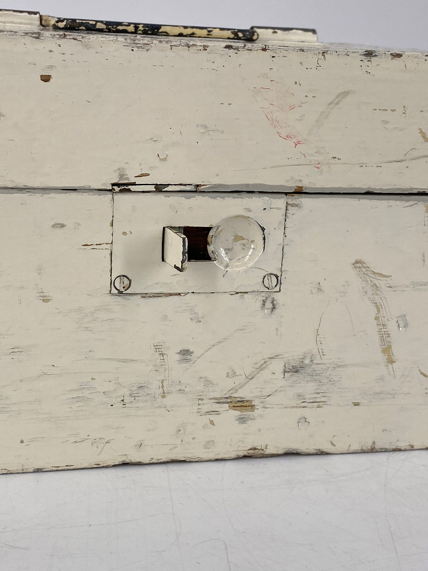Holzbox mit Unterteilungen, weiß bemalt mit Patina