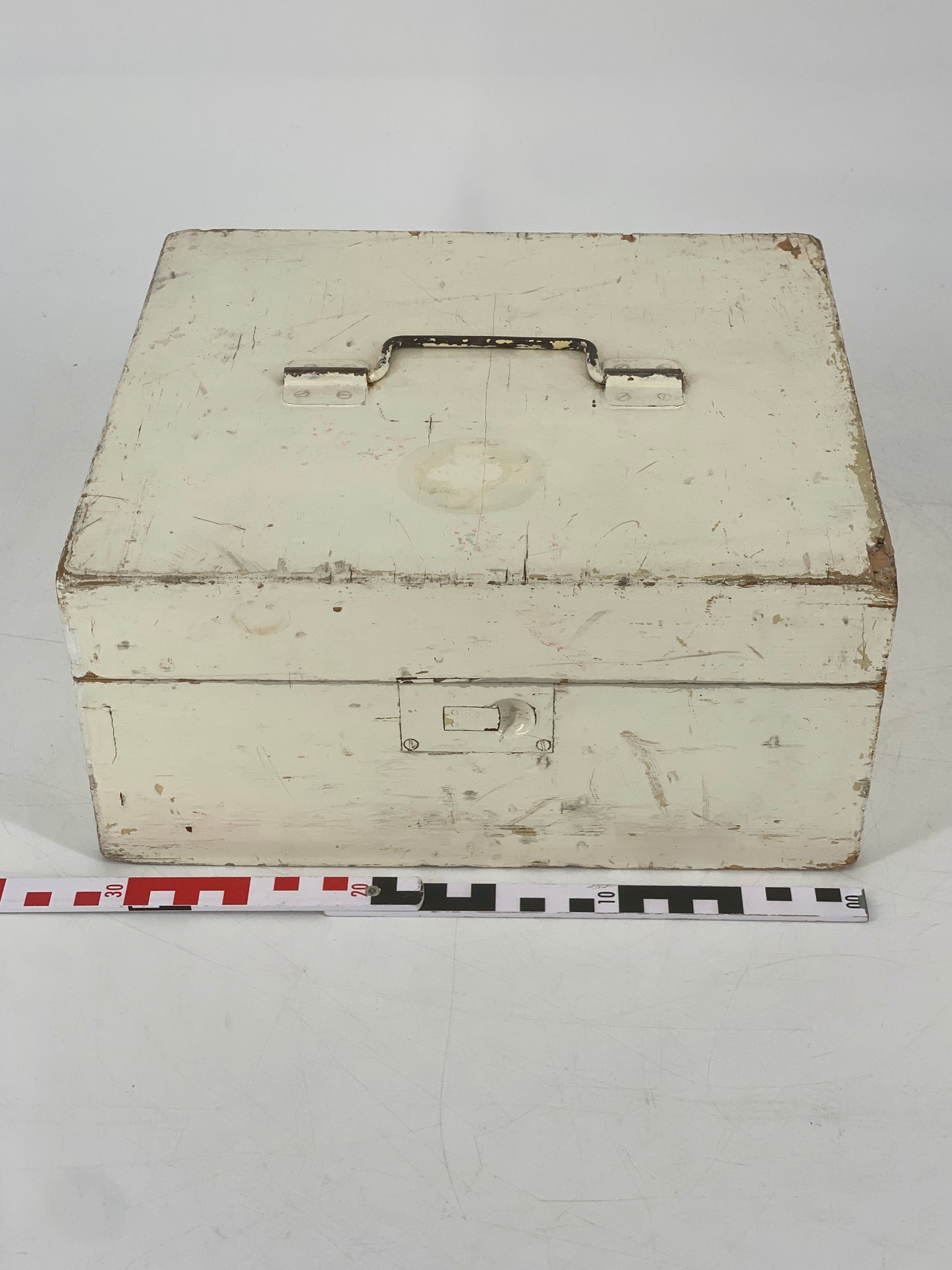 Holzbox mit Unterteilungen, weiß bemalt mit Patina