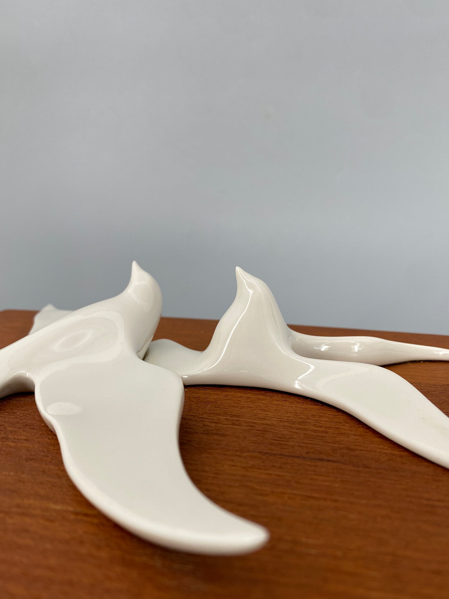 Wandrelief von Peter Müller für Sgrafo Modern aus weißem Porzellan auf Teakplatte, 60er