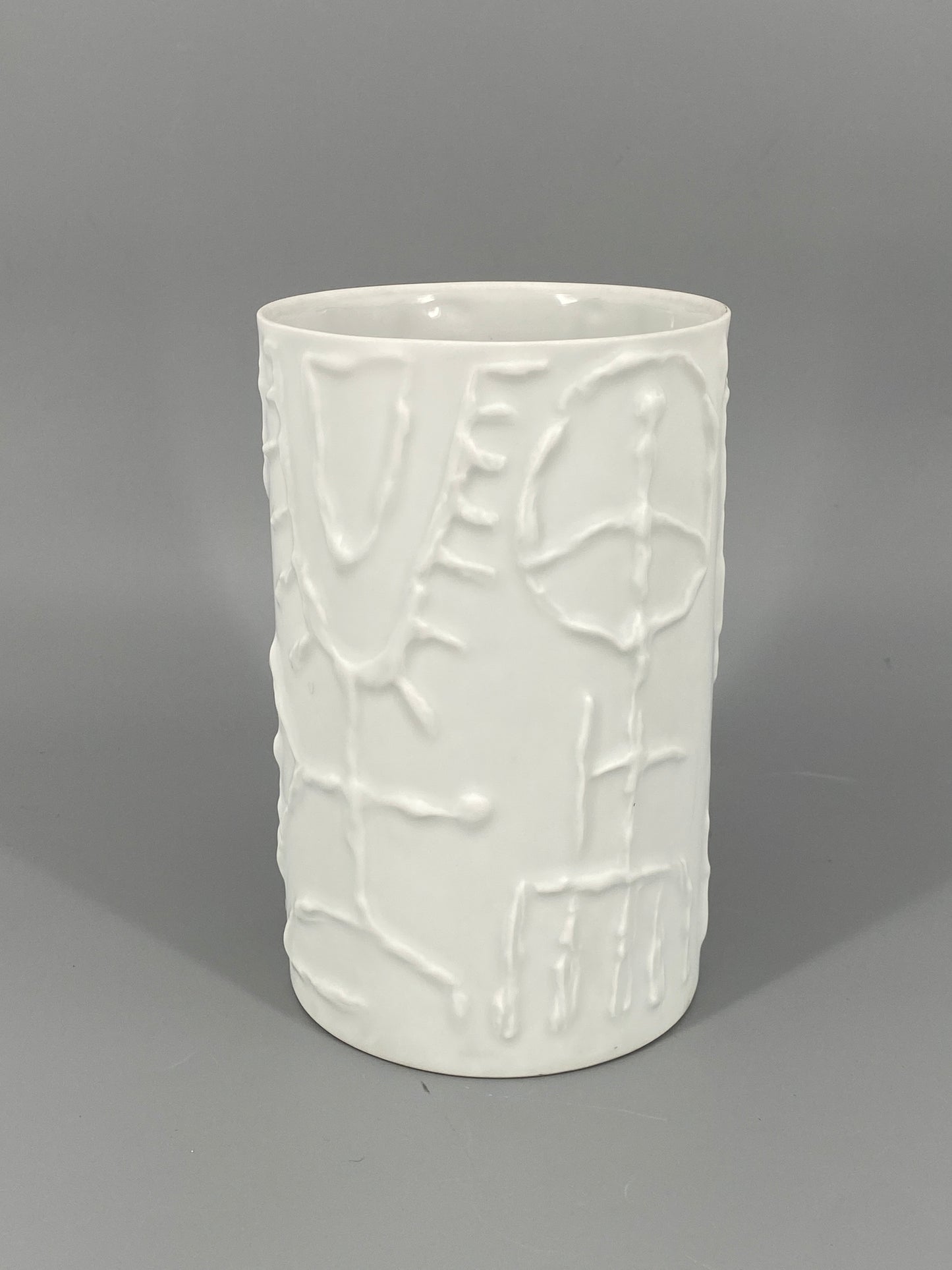 Vase mit abstraktem Reliefdekor von Cuno Fischer für Rosenthal aus Porzellan