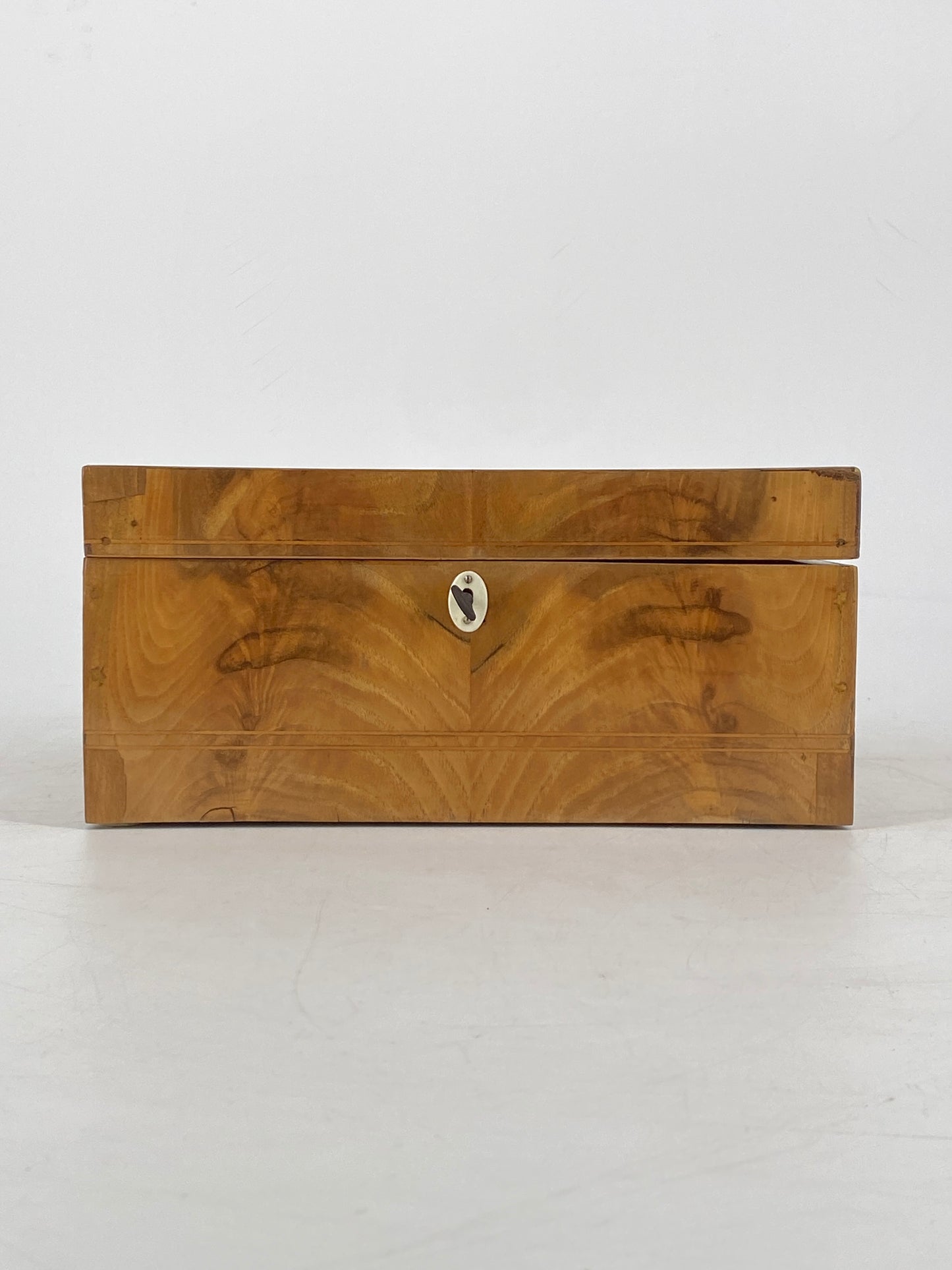 Biedermeier Schatulle aus Holz mit Intarsien