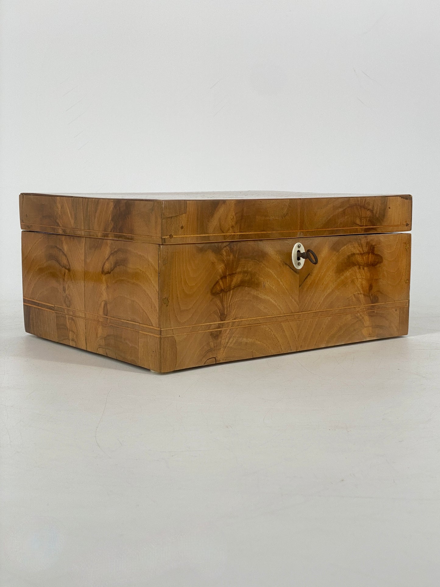 Biedermeier Schatulle aus Holz mit Intarsien