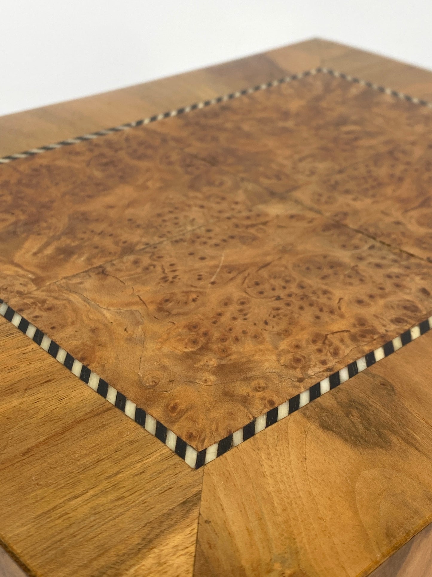 Biedermeier Schatulle aus Holz mit Intarsien