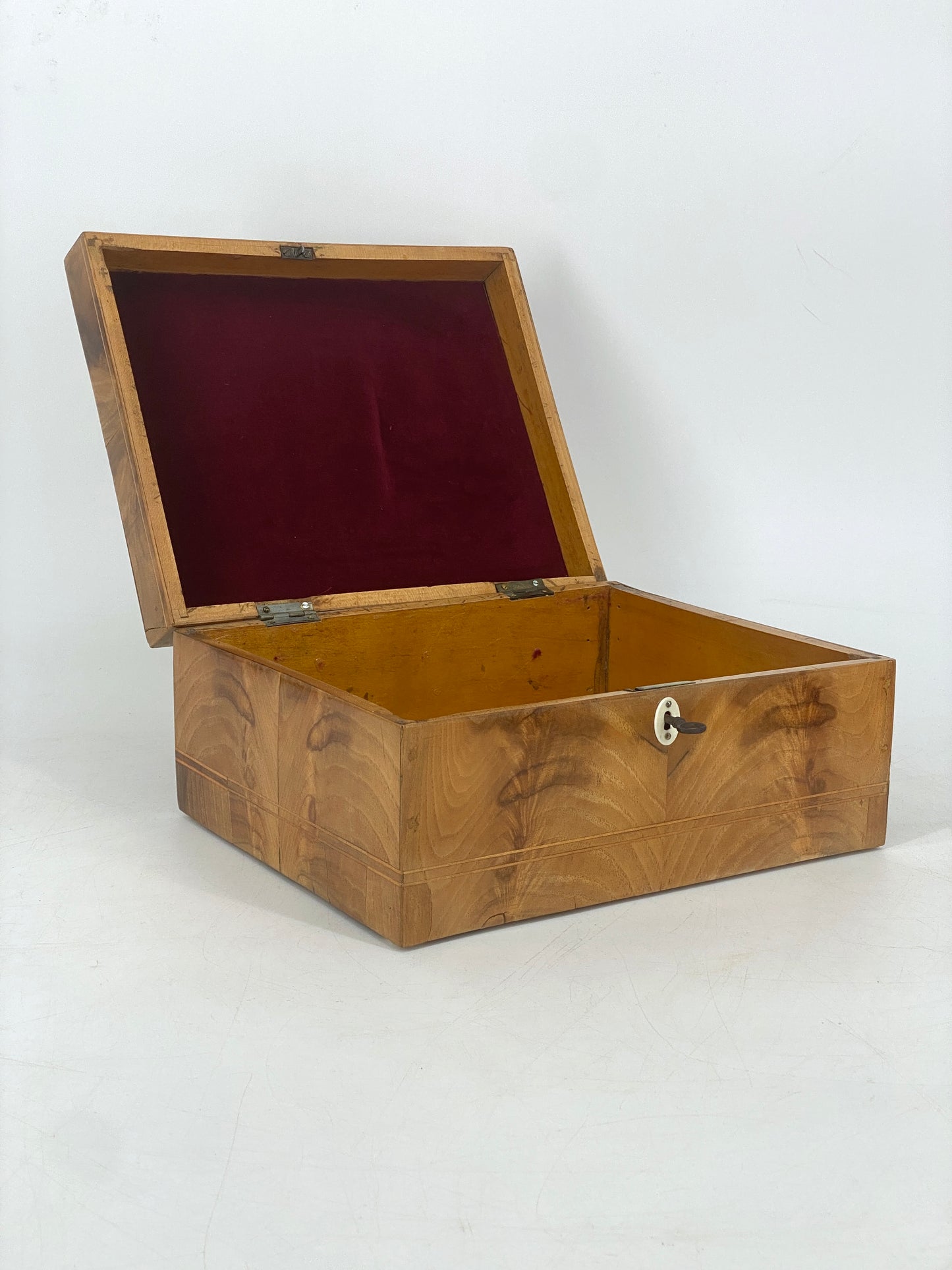 Biedermeier Schatulle aus Holz mit Intarsien