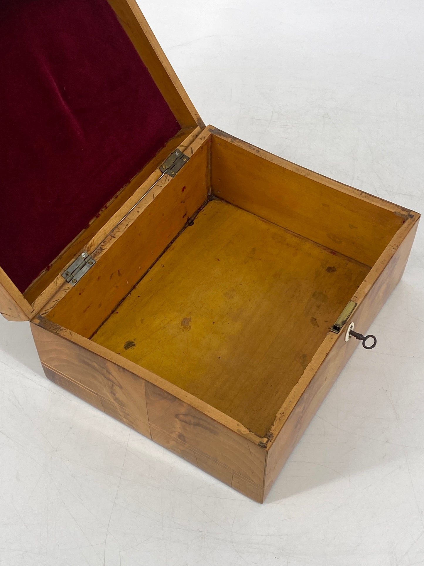 Biedermeier Schatulle aus Holz mit Intarsien