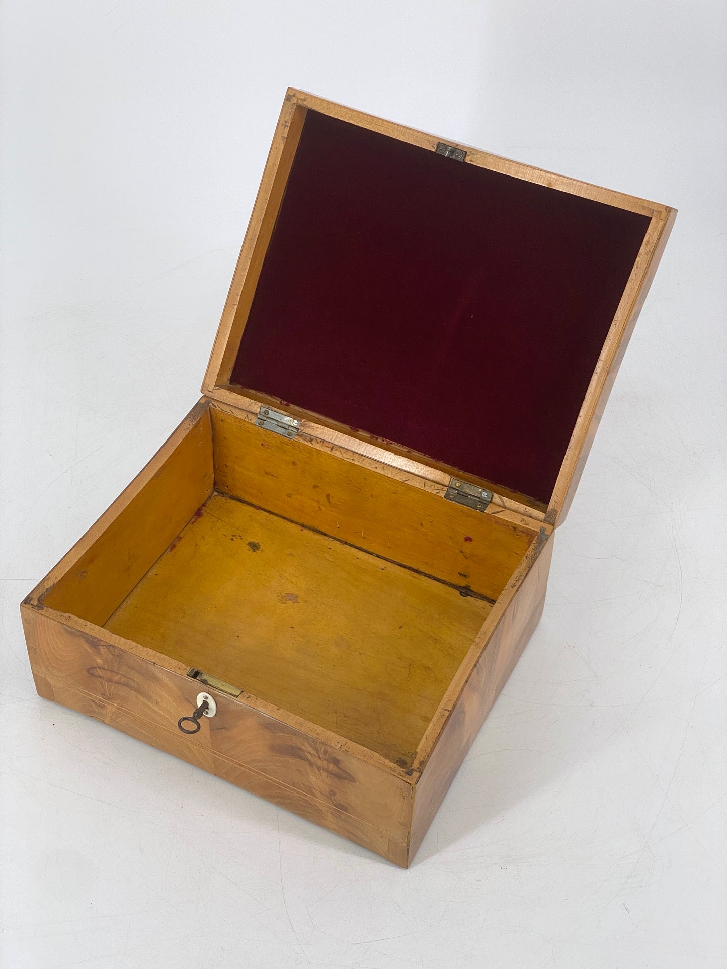 Biedermeier Schatulle aus Holz mit Intarsien