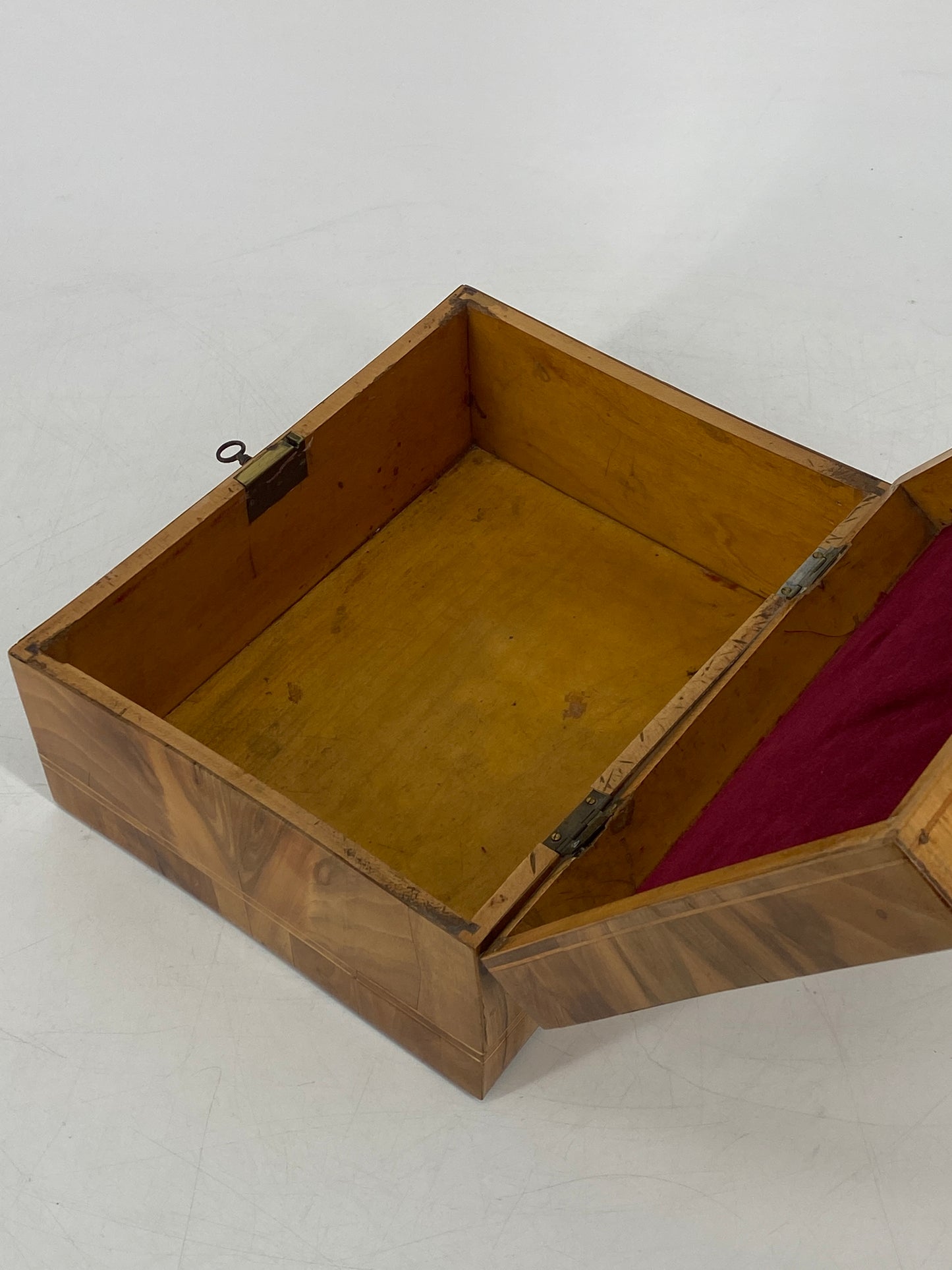 Biedermeier Schatulle aus Holz mit Intarsien