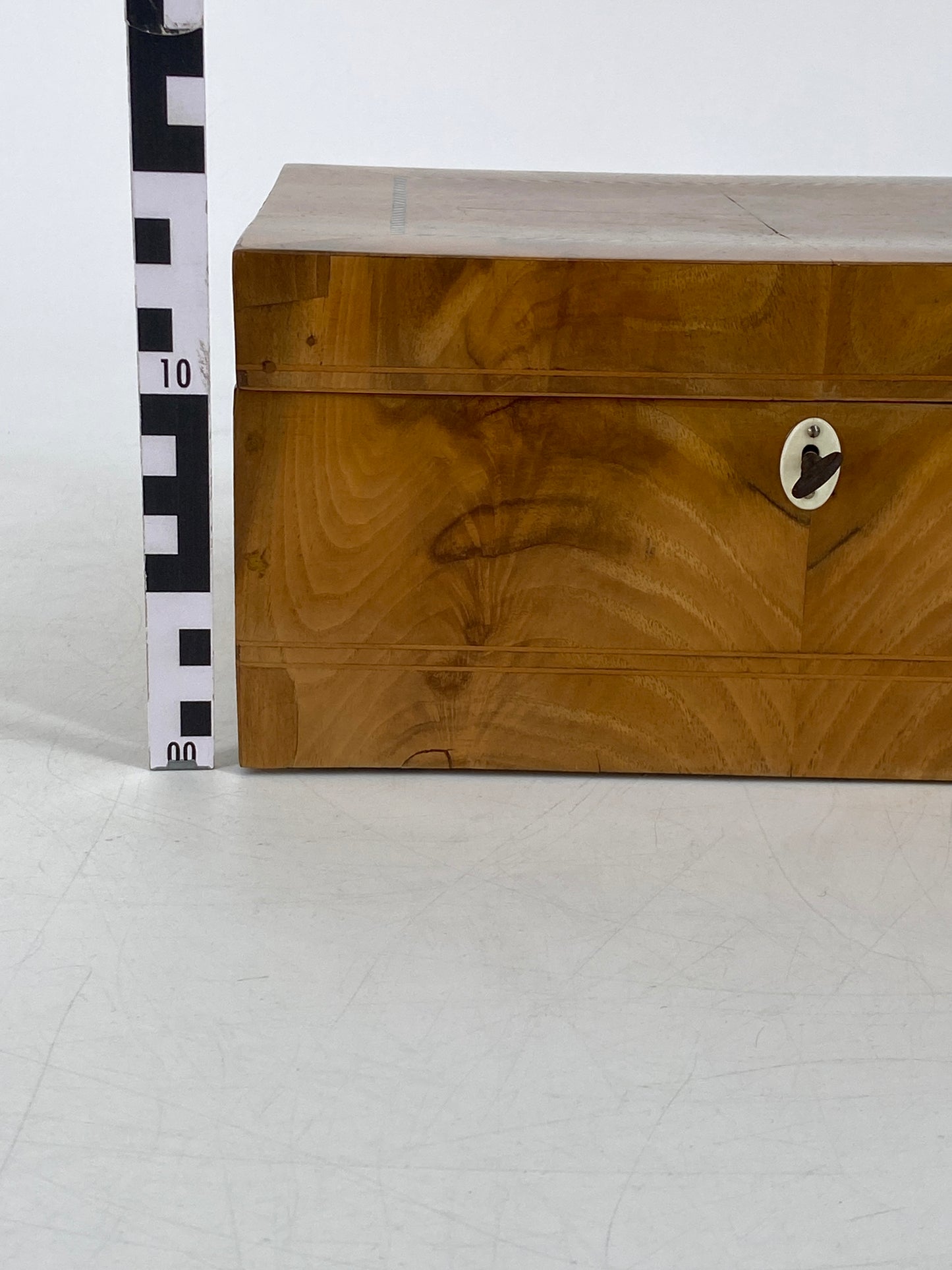 Biedermeier Schatulle aus Holz mit Intarsien
