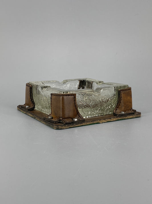 Mid Century Aschenbecher aus strukturiertem Glas mit Kunstleder, 70er