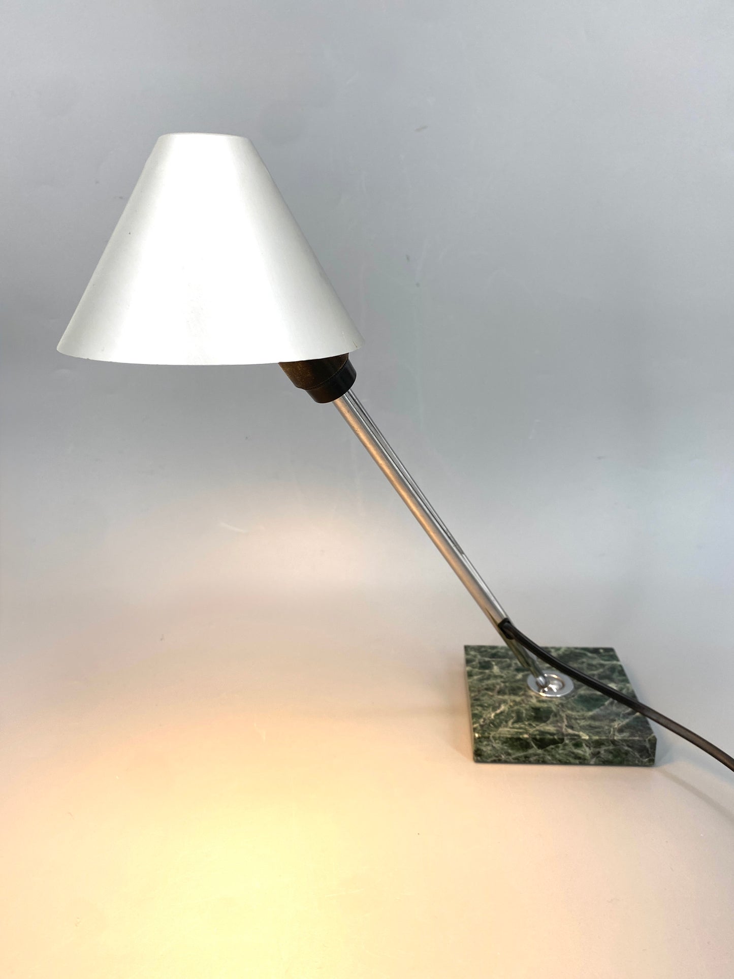 Tischlampe "GIRA" entworfen von Josep Maria Massana und Josep Maria Tremoleda  für Mobles 114, Barcelona, Spanien