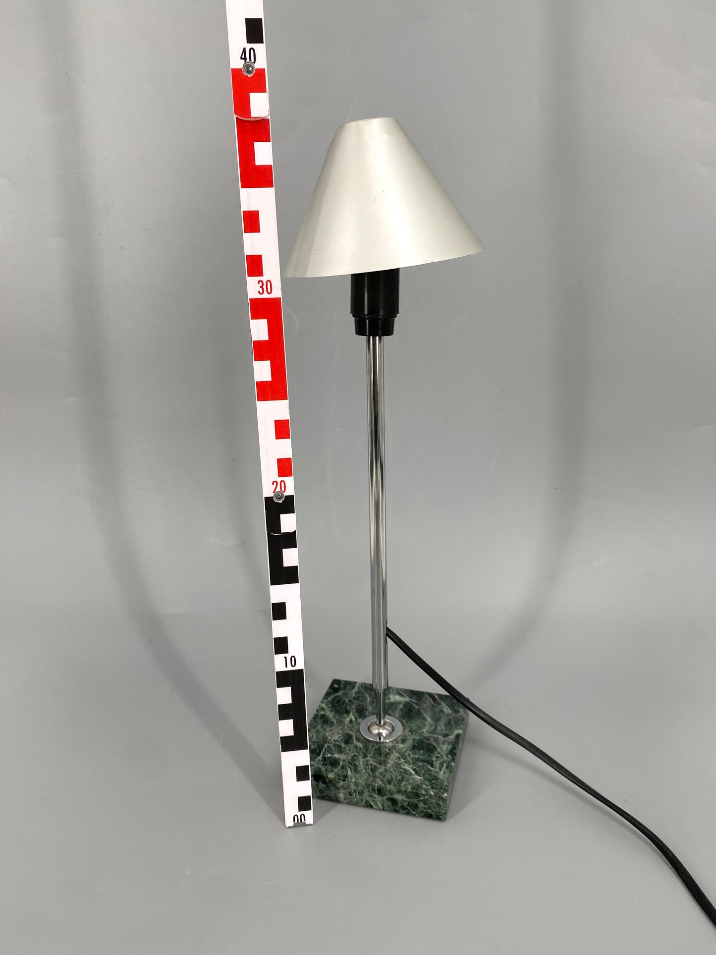 Tischlampe "GIRA" entworfen von Josep Maria Massana und Josep Maria Tremoleda  für Mobles 114, Barcelona, Spanien