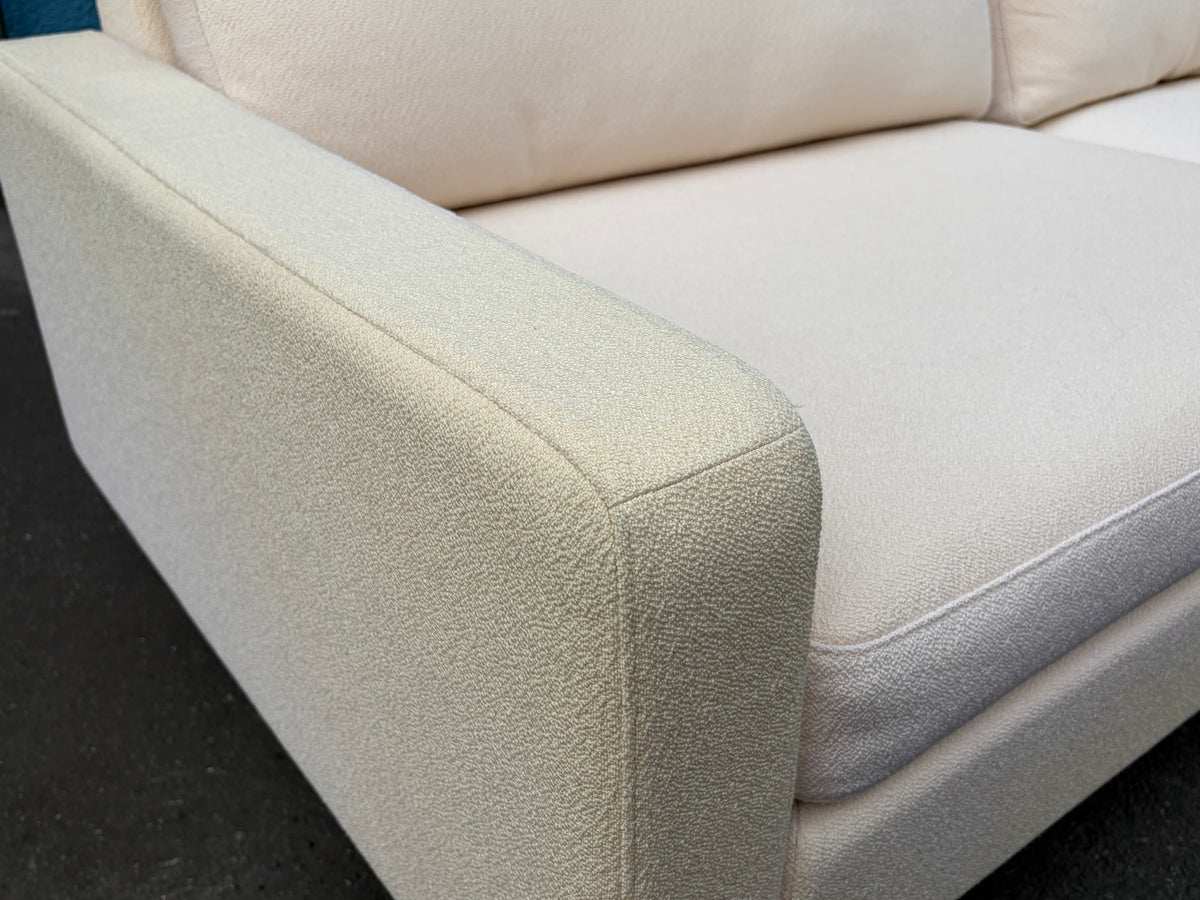Kompakter 3-Sitzer Sofa "Consenta" mit Fusshocker von COR, Deutschland