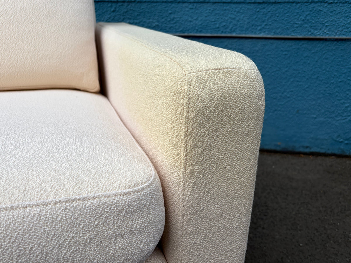 Kompakter 3-Sitzer Sofa "Consenta" mit Fusshocker von COR, Deutschland