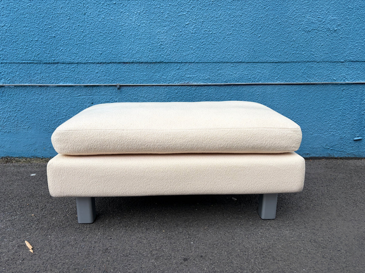 Kompakter 3-Sitzer Sofa "Consenta" mit Fusshocker von COR, Deutschland