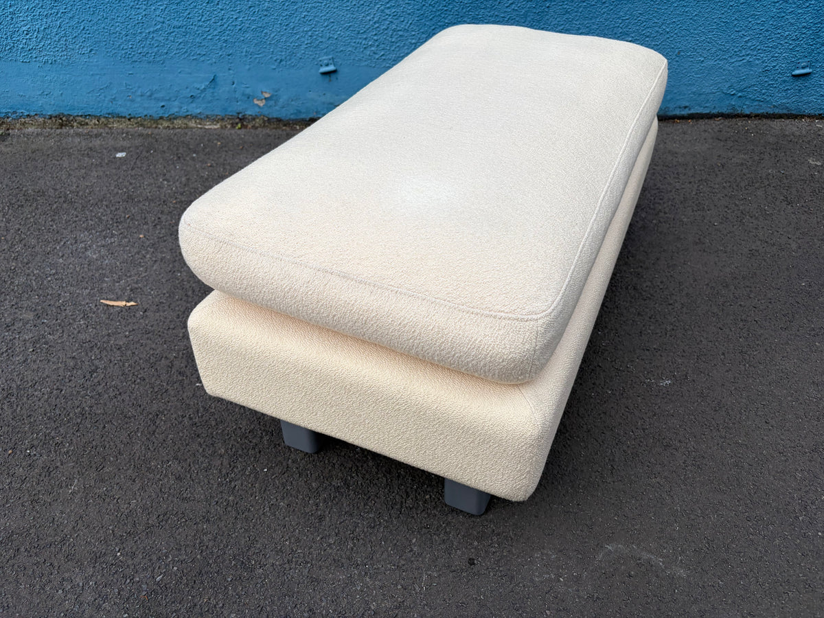 Kompakter 3-Sitzer Sofa "Consenta" mit Fusshocker von COR, Deutschland