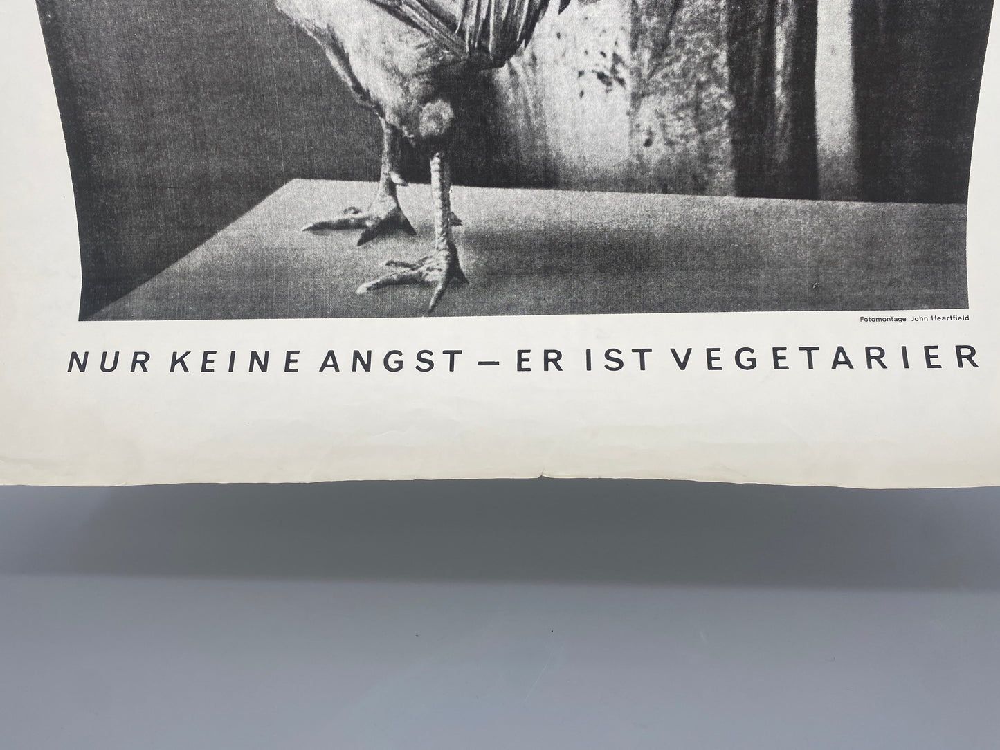 nGbk Berlin, John Heartfield - Nur keine Angst, er ist Vegetarier..., Original-Plakat