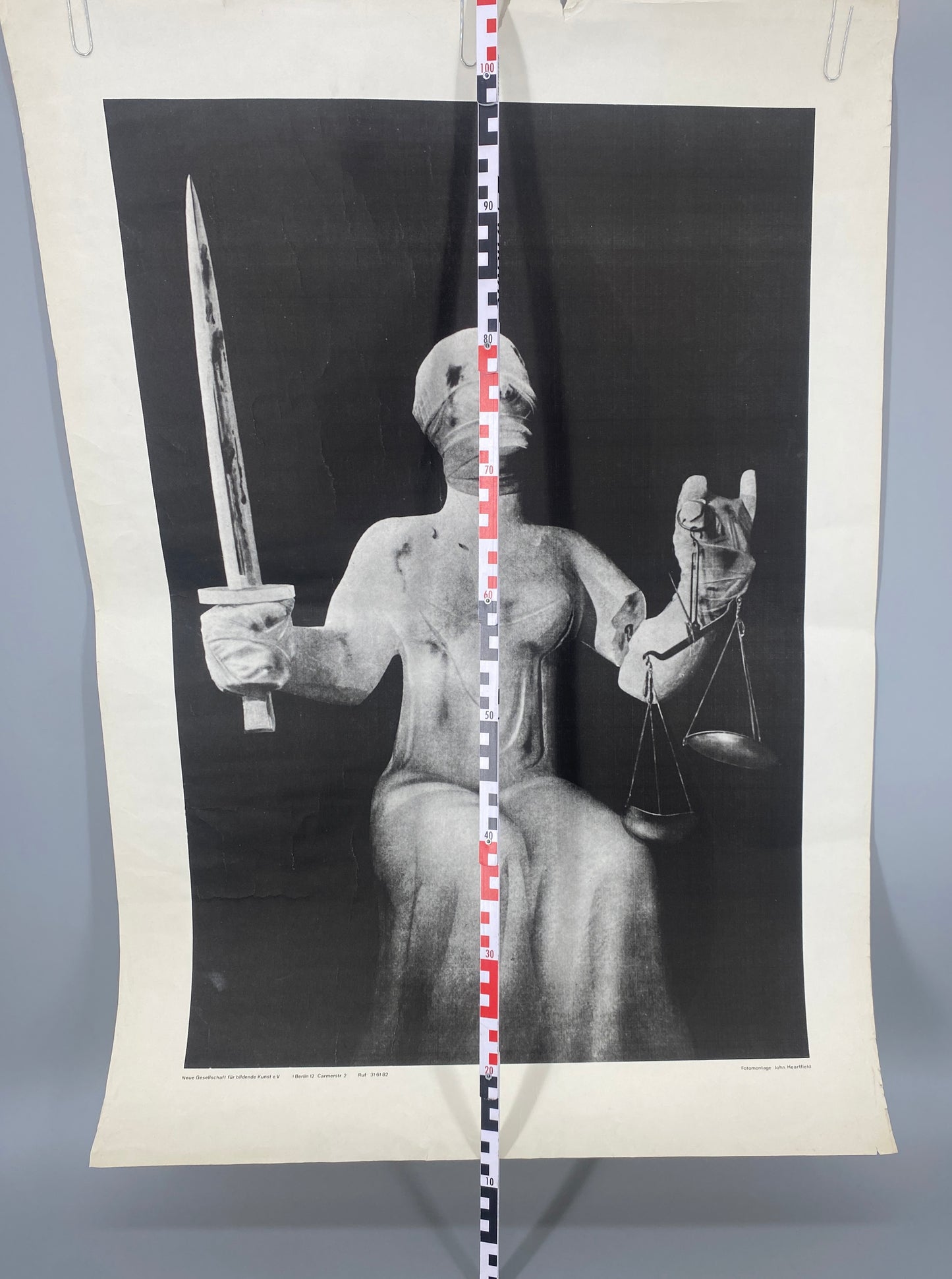 nGbk Berlin, John Heartfield - Der Henker und die Gerechtigkeit, Original-Plakat