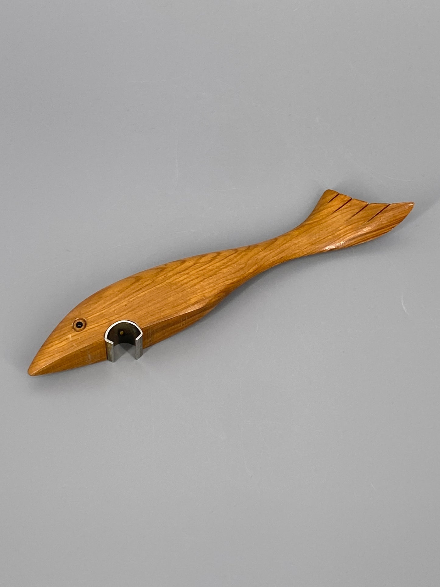 Mid Century Fisch Flaschenöffner, aus Holz