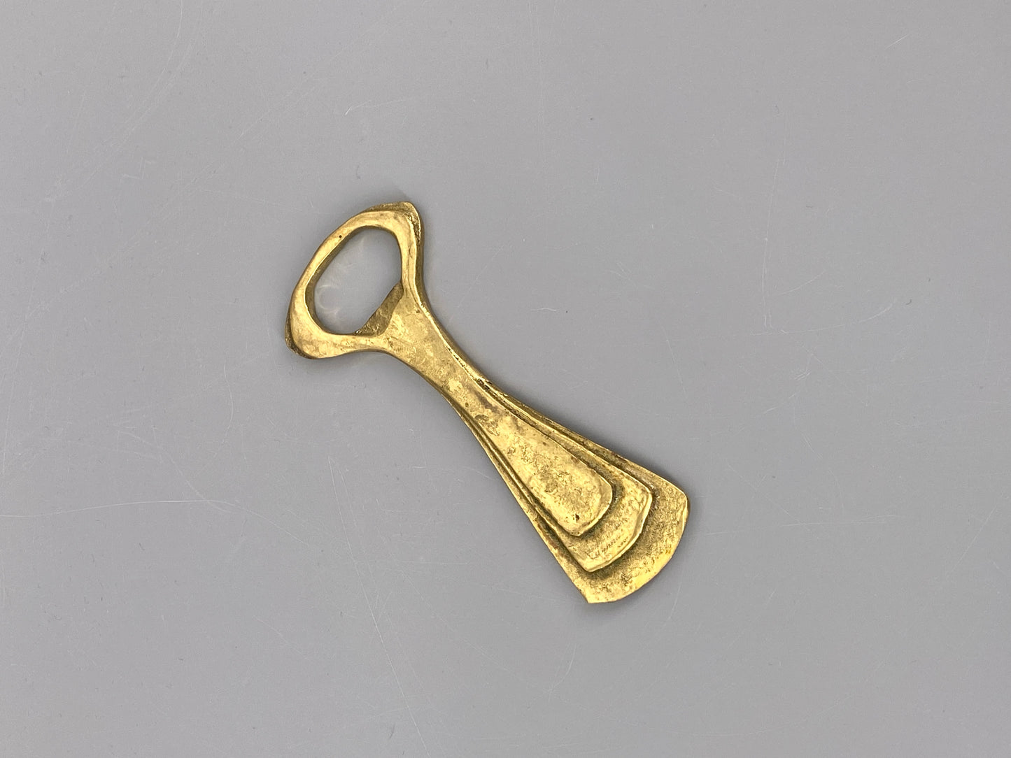 vintage Flaschenöffner aus massivem Messing