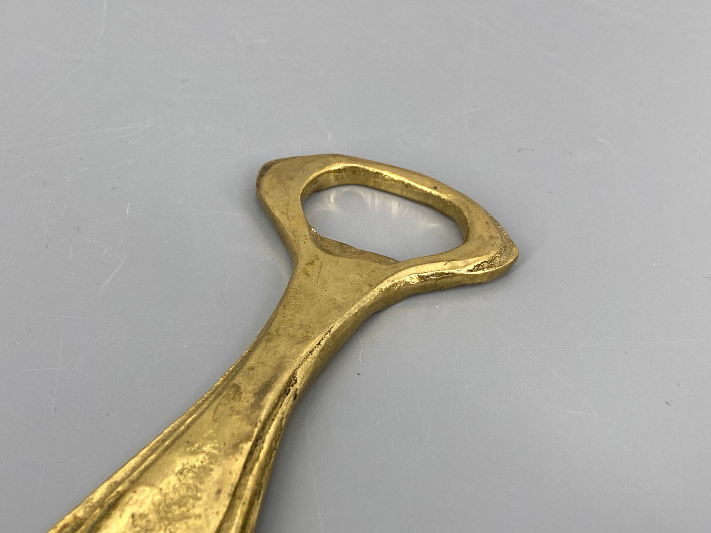 vintage Flaschenöffner aus massivem Messing