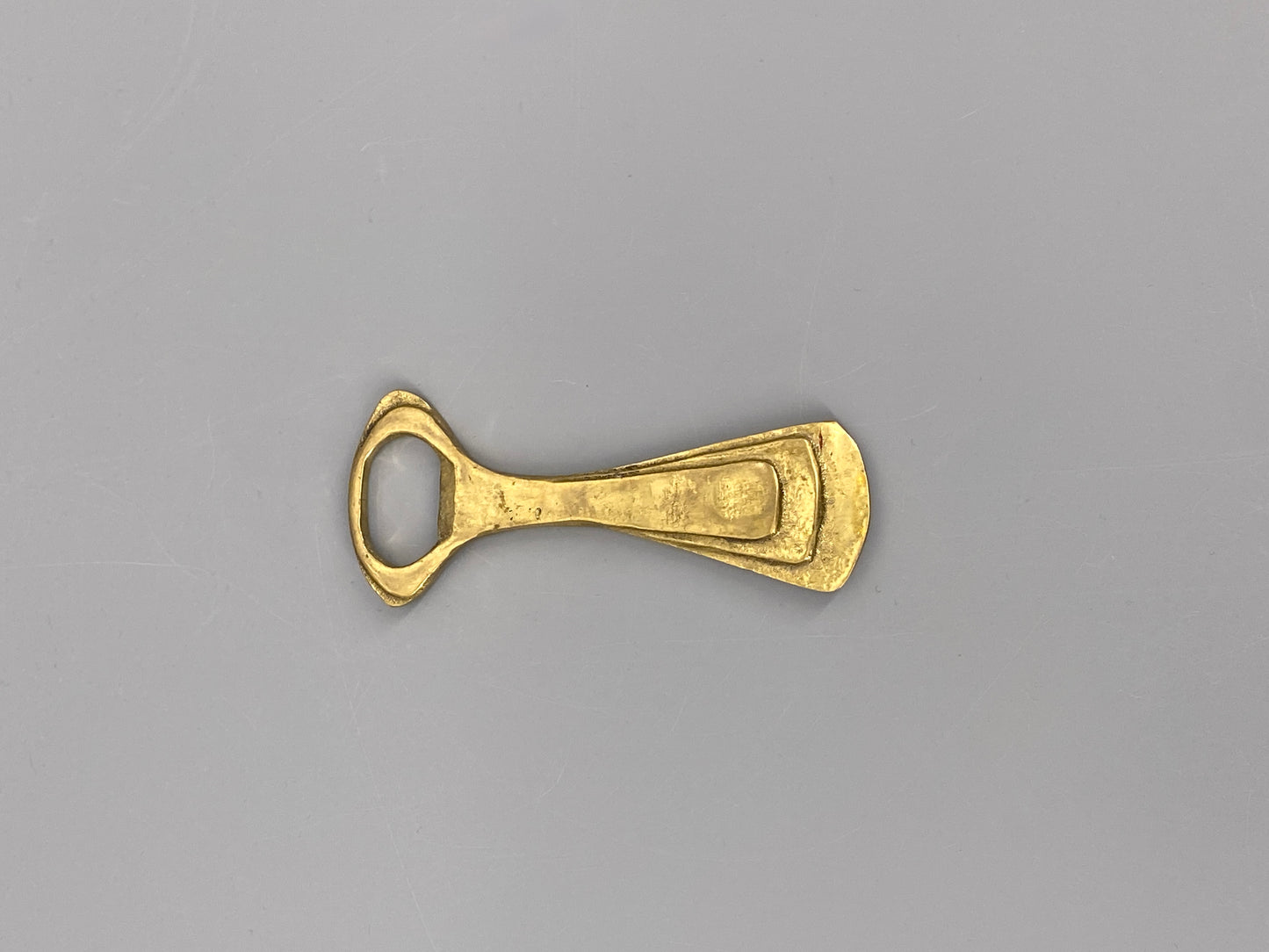 vintage Flaschenöffner aus massivem Messing