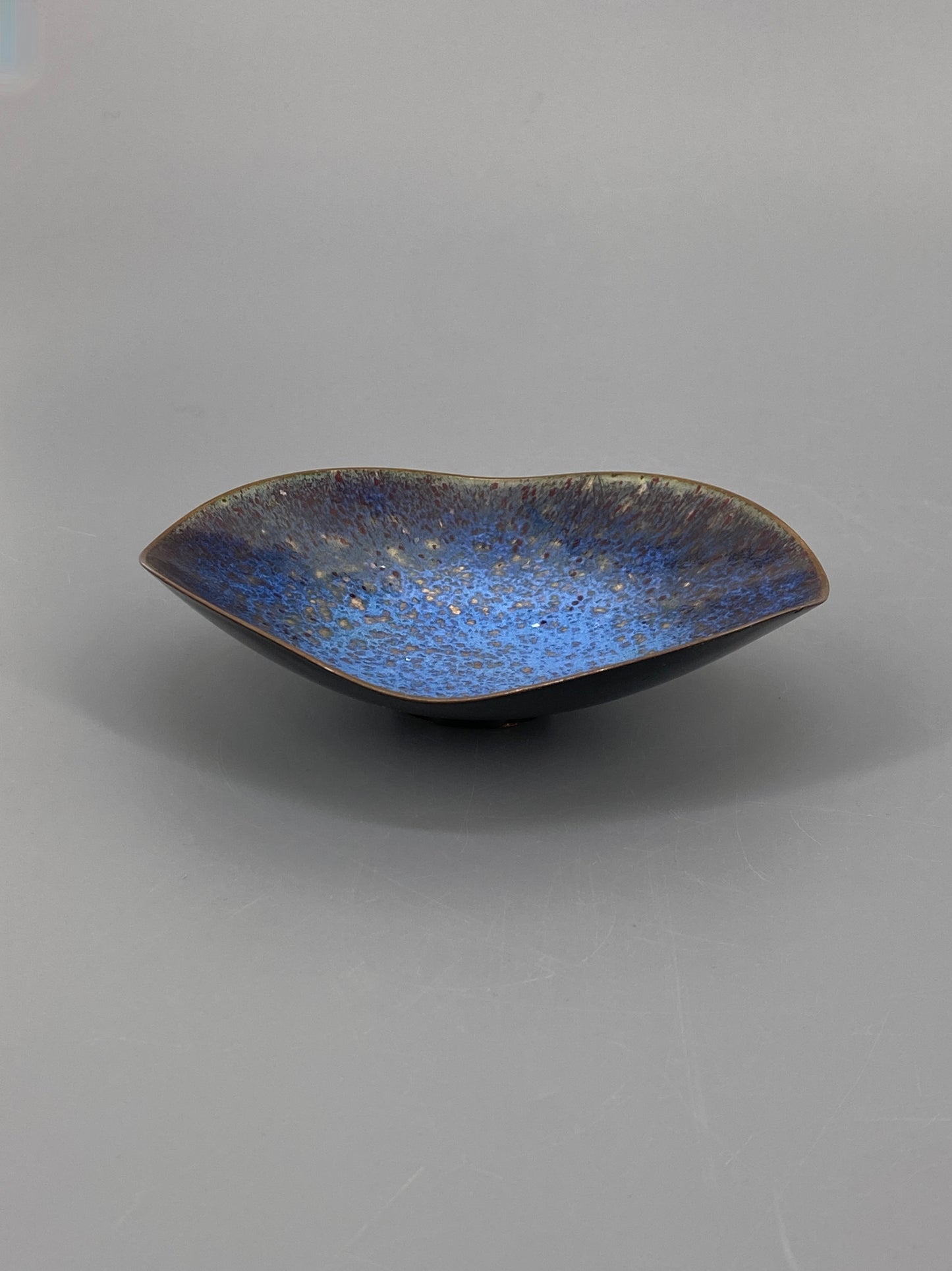 Blaue Schmuckschale aus emailliertem Kupfer