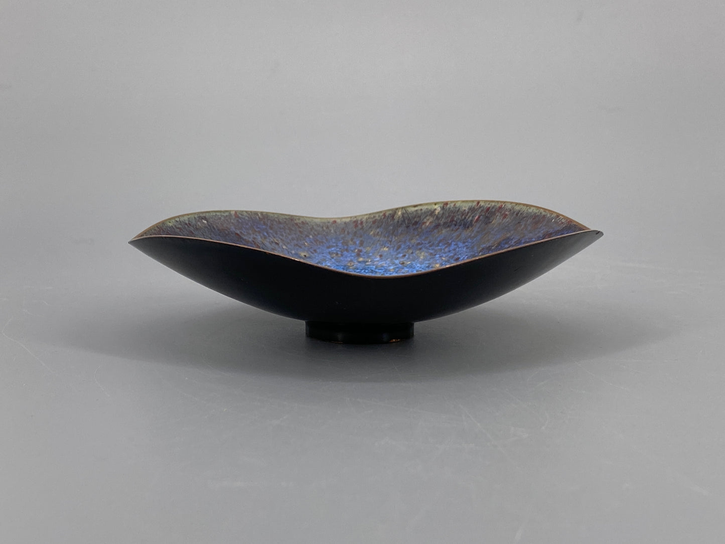Blaue Schmuckschale aus emailliertem Kupfer