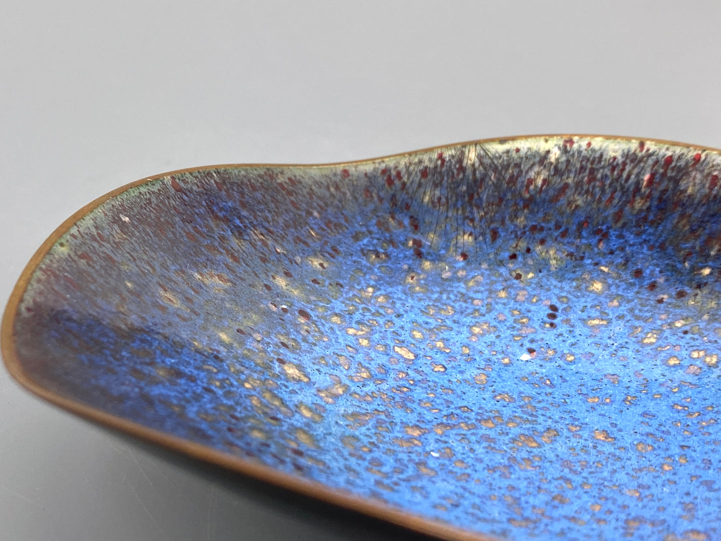 Blaue Schmuckschale aus emailliertem Kupfer