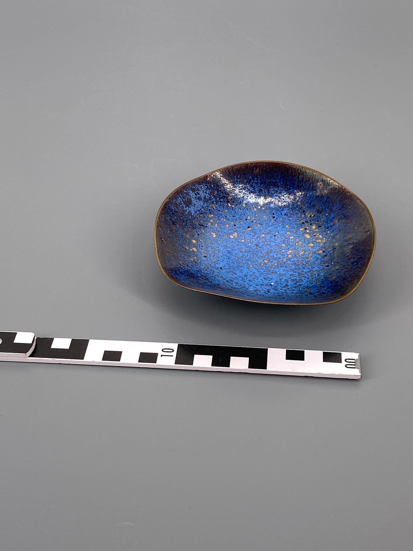 Blaue Schmuckschale aus emailliertem Kupfer