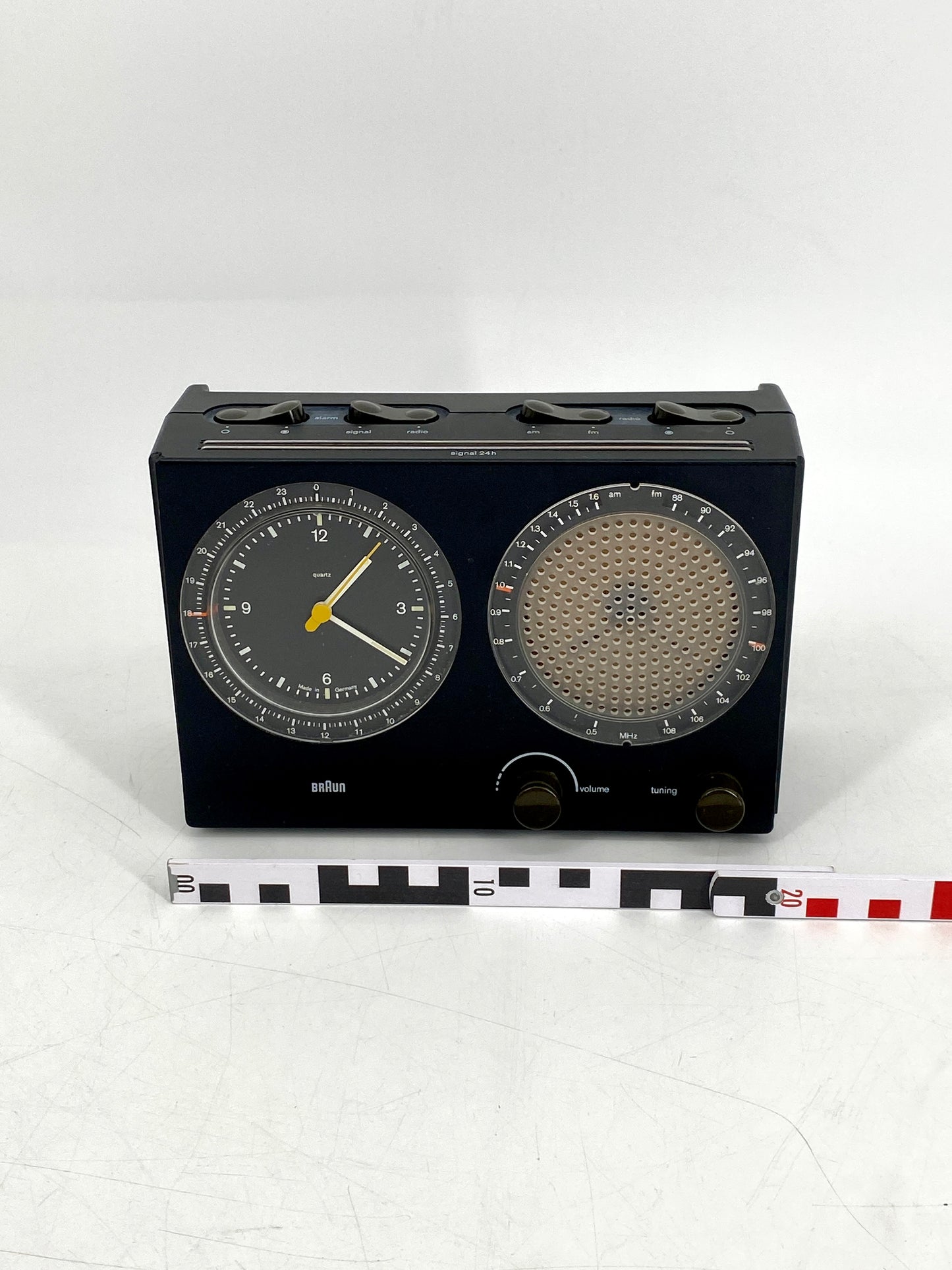 Tischuhr mit Radio und Wecker von Dieter Rams für BRAUN, Deutschland