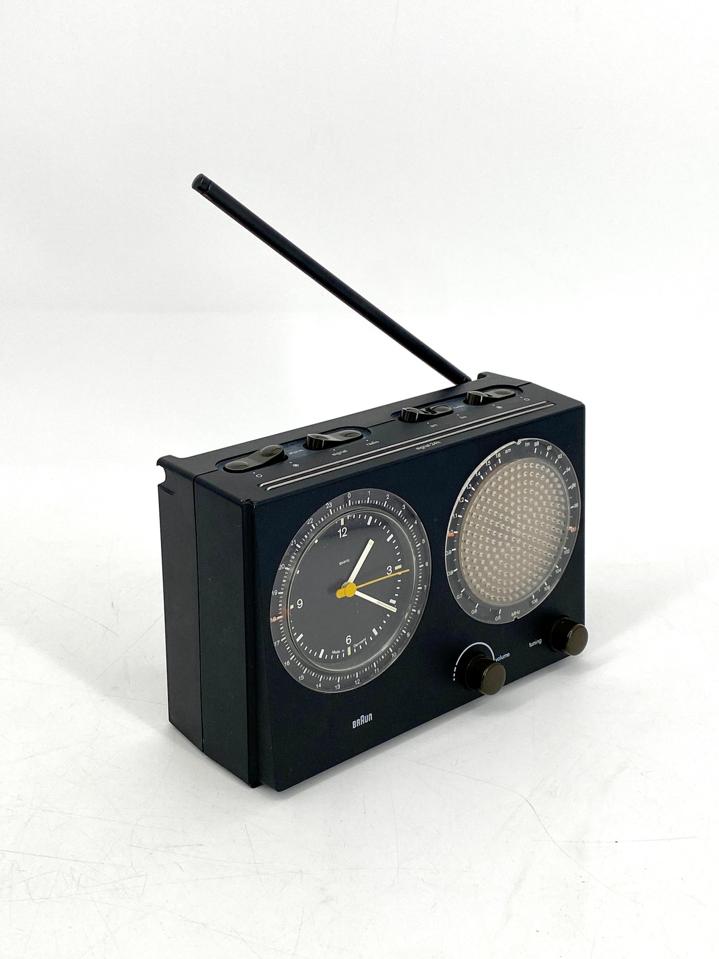Tischuhr mit Radio und Wecker von Dieter Rams für BRAUN, Deutschland