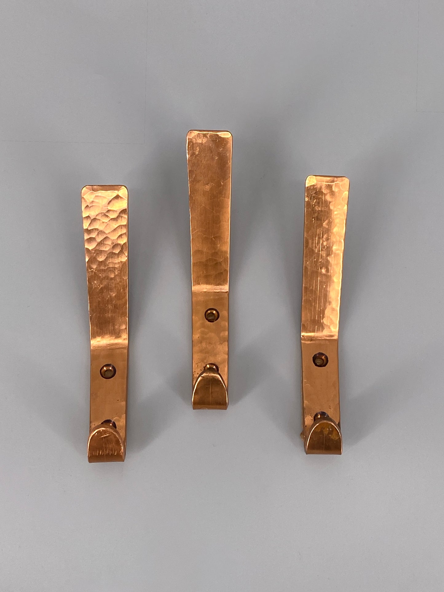 3 Wandhaken / Garderobe aus verkupfertem Messing