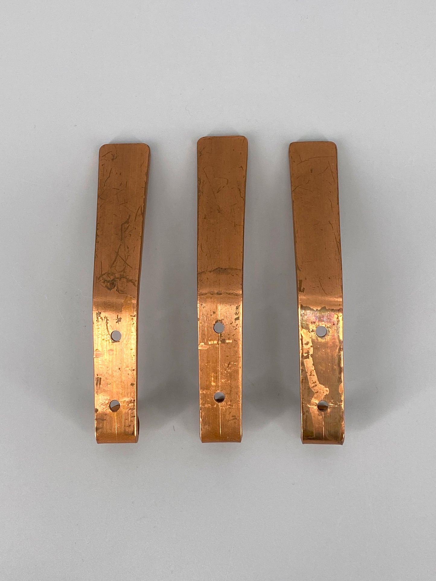 3 Wandhaken / Garderobe aus verkupfertem Messing
