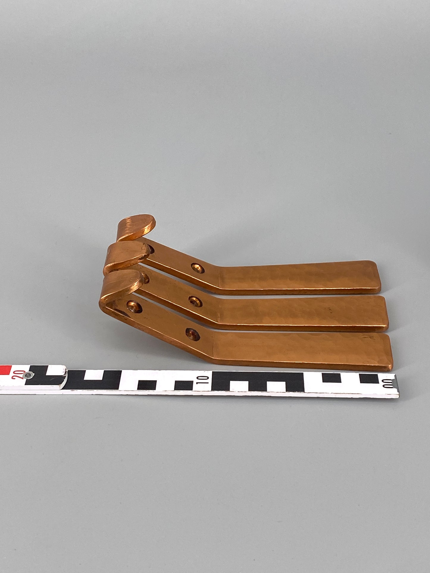 3 Wandhaken / Garderobe aus verkupfertem Messing