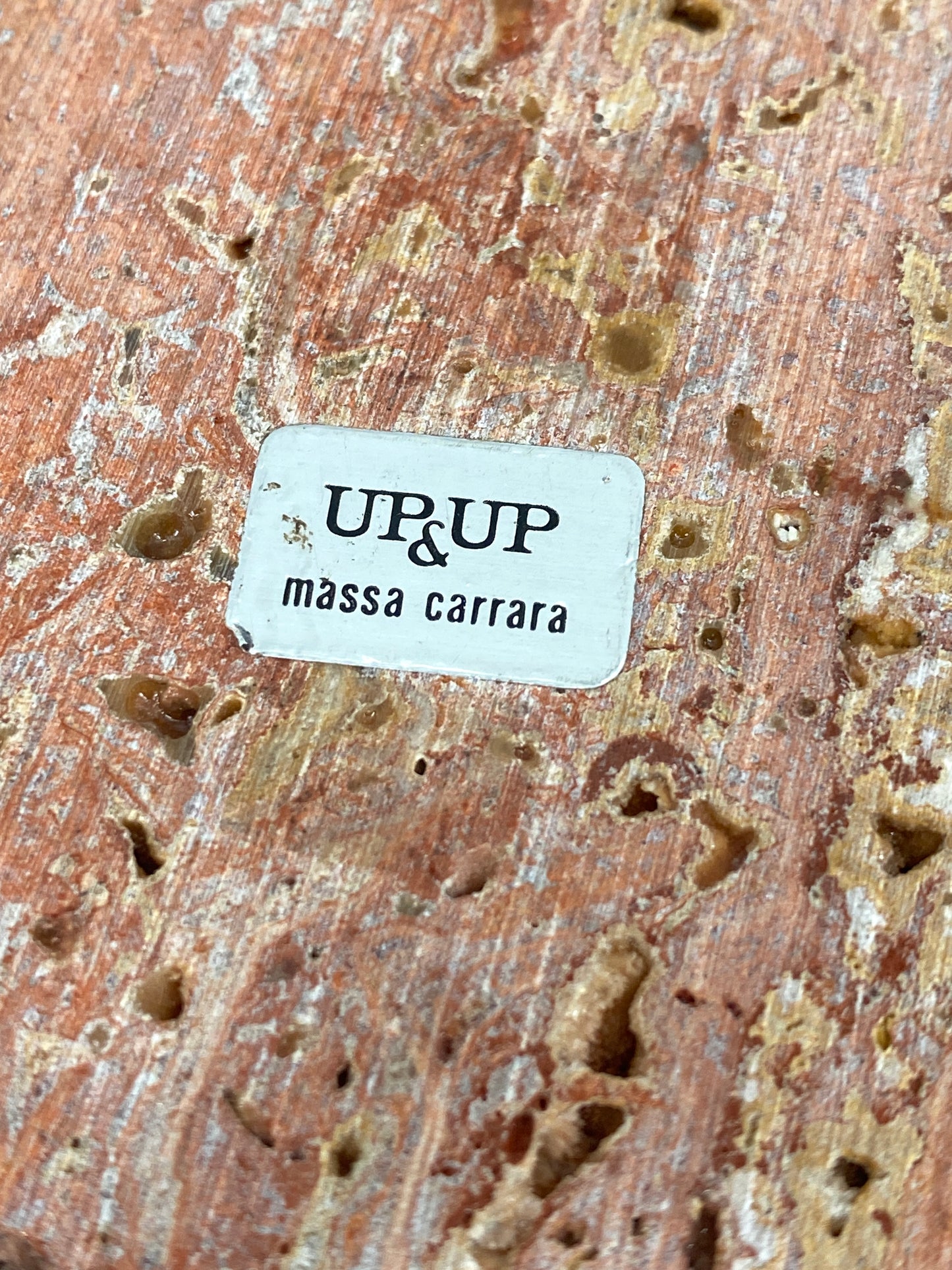Deckeldose aus rotem Travertin von Up & Up, aus Massa-Carrara in Italien, 1970er