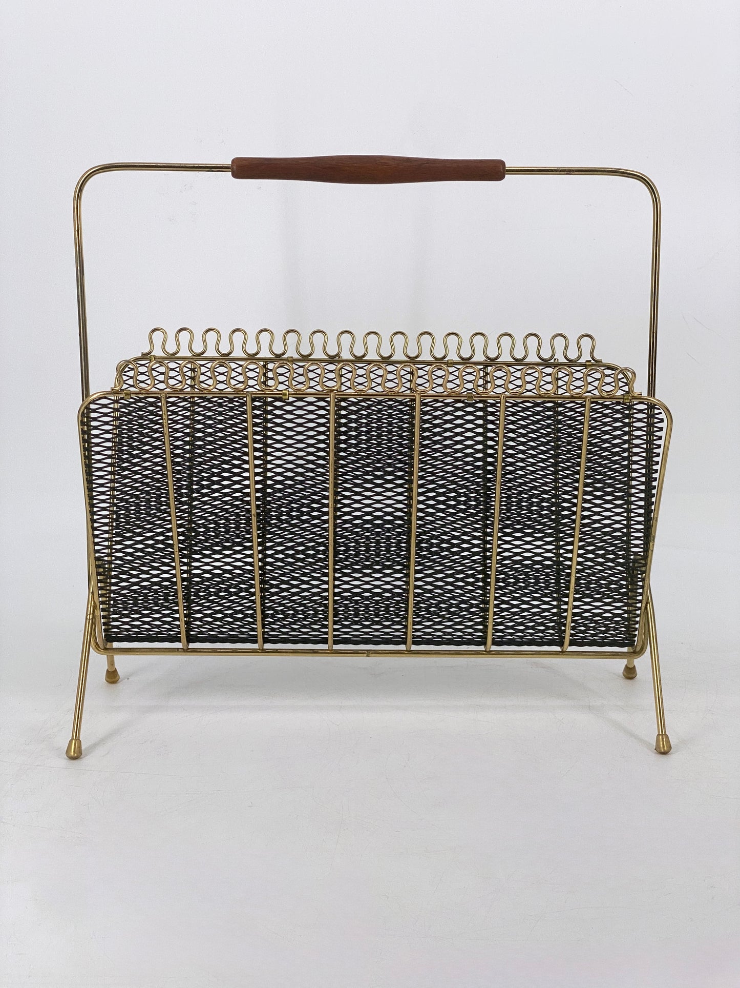 Mid Century Zeitungsständer aus Metall mit Holzgriff, Josef Frank Stil