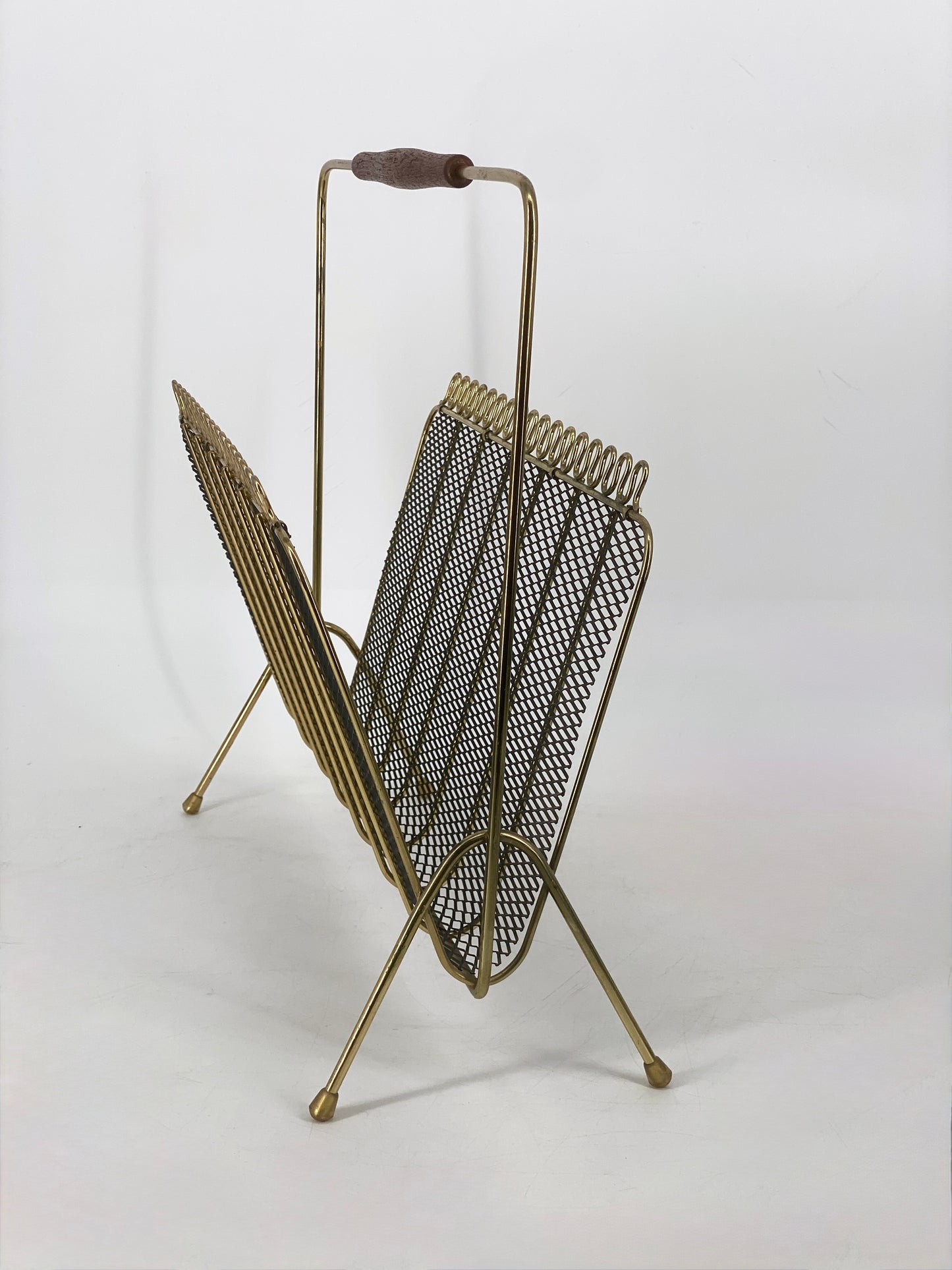 Mid Century Zeitungsständer aus Metall mit Holzgriff, Josef Frank Stil