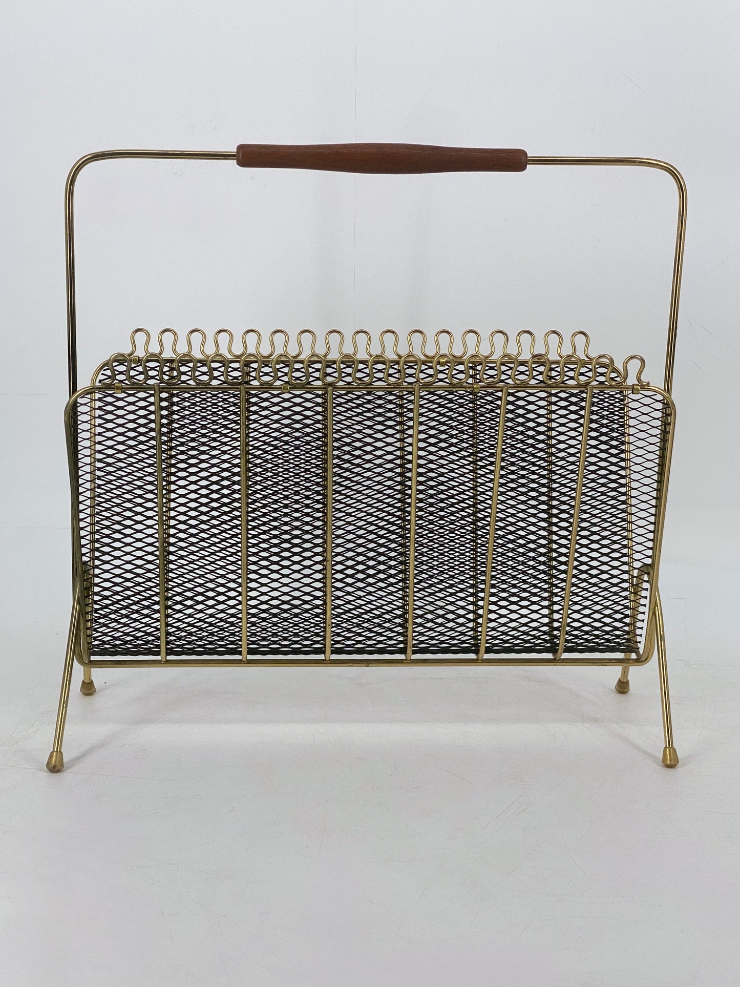 Mid Century Zeitungsständer aus Metall mit Holzgriff, Josef Frank Stil