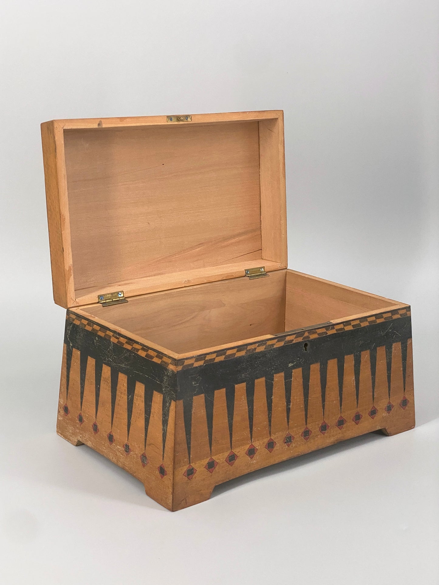 Schatulle aus Holz handbemalt mit Pferderennen, frühes 20. Jahrhundert