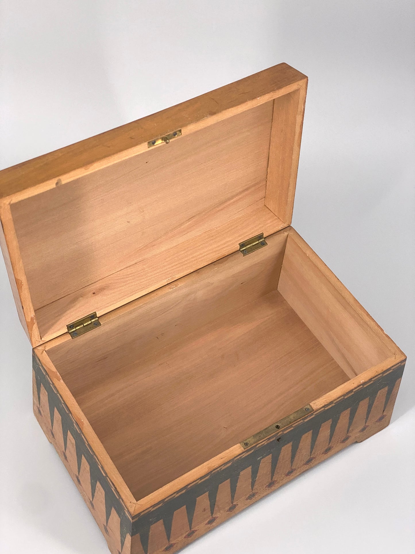 Schatulle aus Holz handbemalt mit Pferderennen, frühes 20. Jahrhundert
