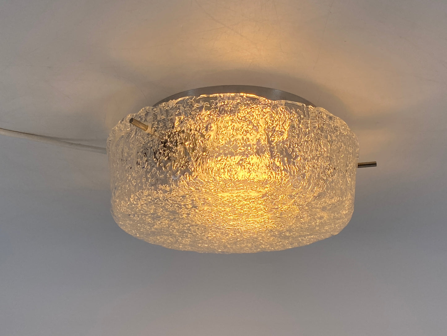 Deckenlampe / Plafoniere von Kaiser Leuchten oder Hillebrand Leuchten, Eisglas, 60er